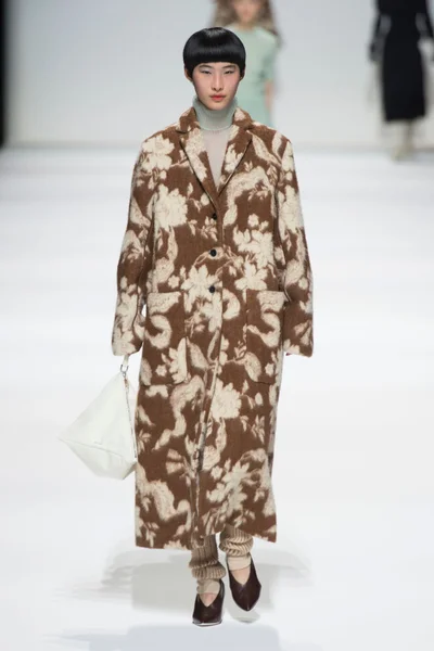 Look 38